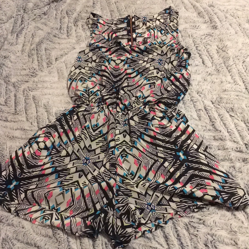 Multicolored no sleeved romper